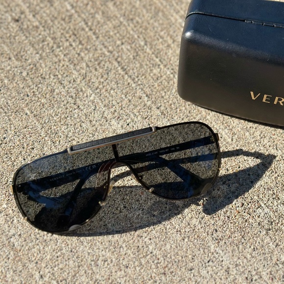 Versace VE2140 - Sunglasses Gold Frame, Dark Grey Lenses, 0MM - Picture 1 of 11